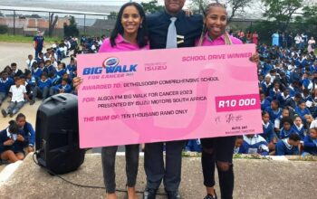 Lesley Geyer, left, hands over a cheque of R10 000 to school principal, Jerome Meyer, centre, with Algoa FM presenter, Kea Zawadi.